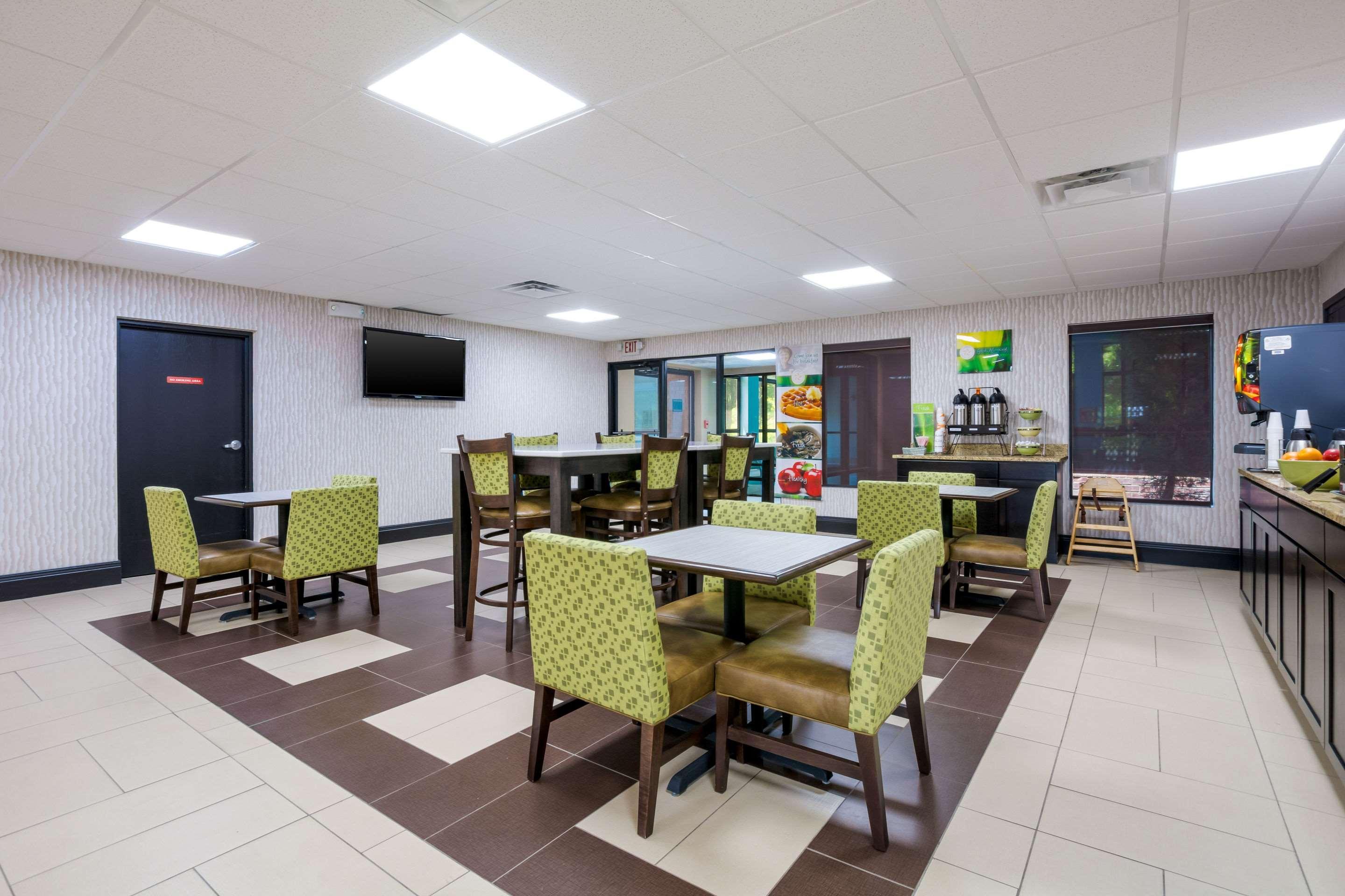 Quality Inn & Suites Sellersburg Esterno foto