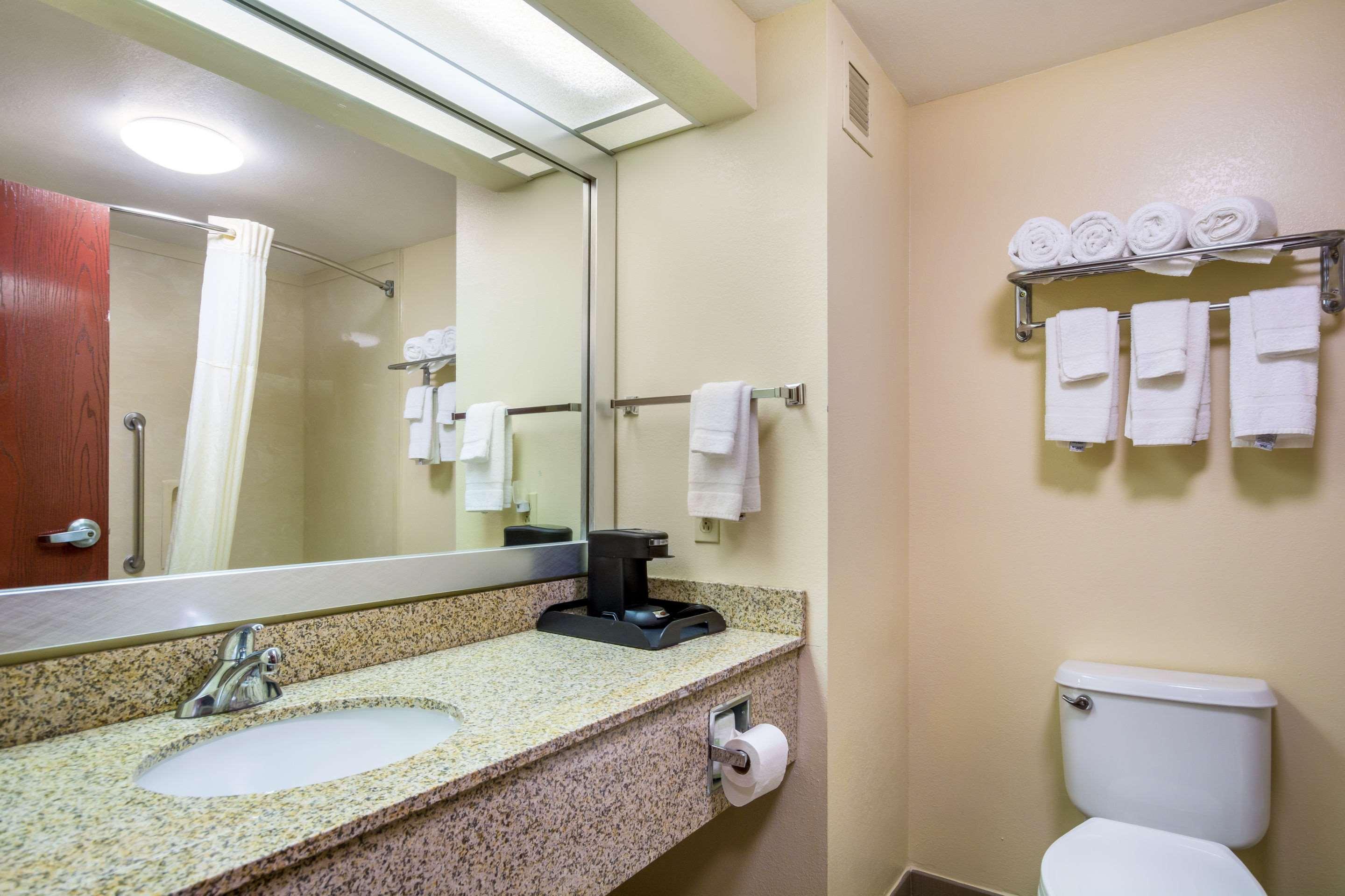 Quality Inn & Suites Sellersburg Esterno foto