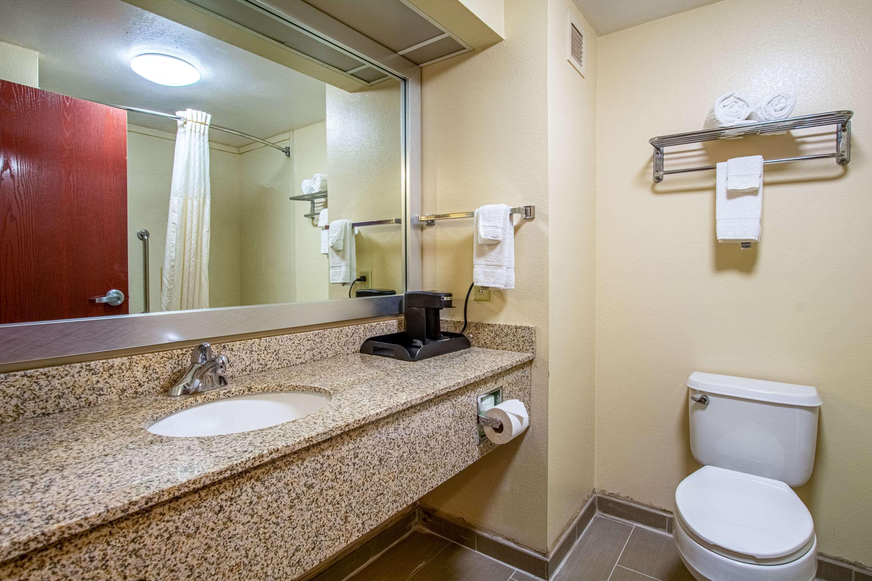 Quality Inn & Suites Sellersburg Esterno foto