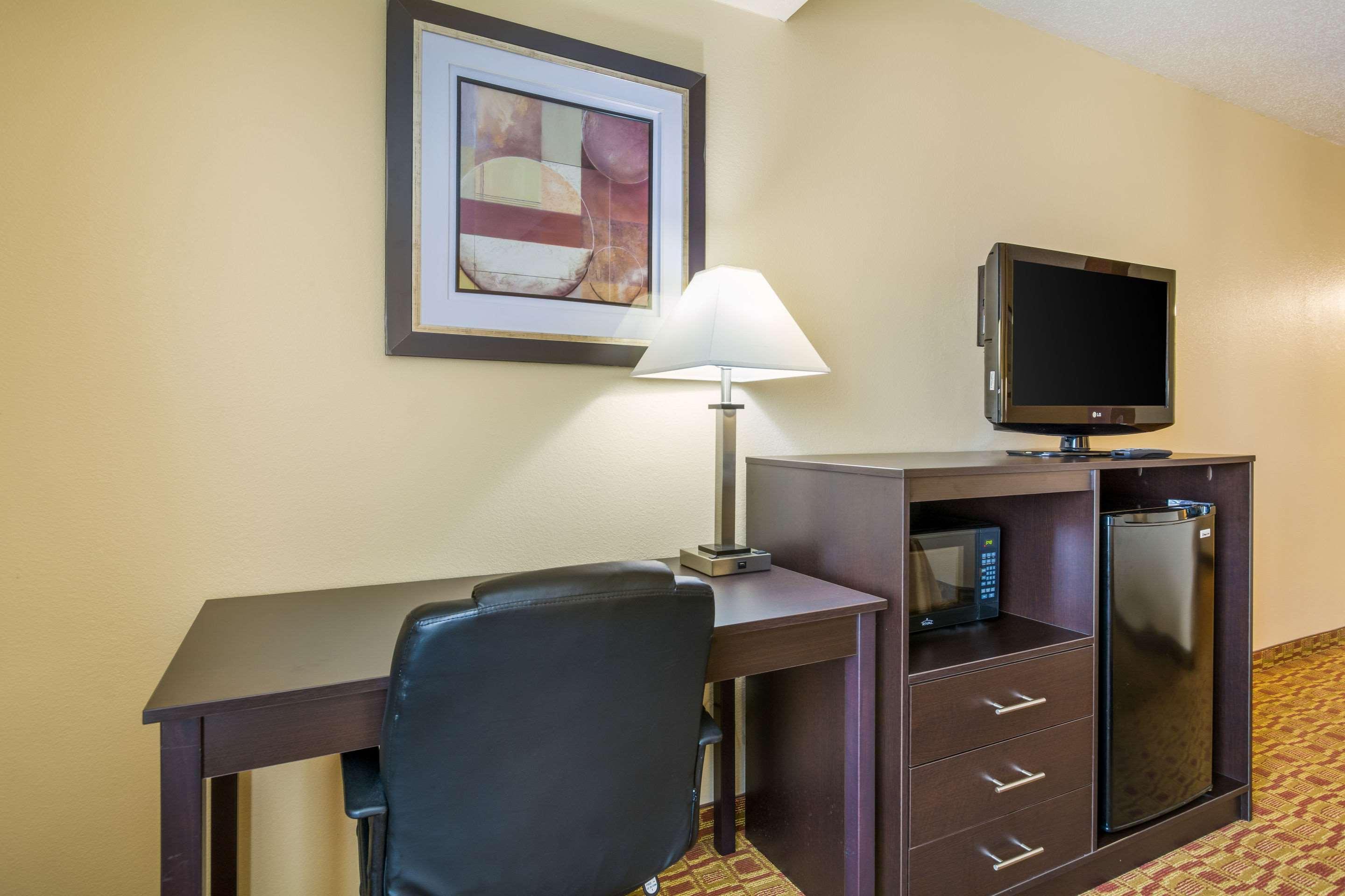 Quality Inn & Suites Sellersburg Esterno foto