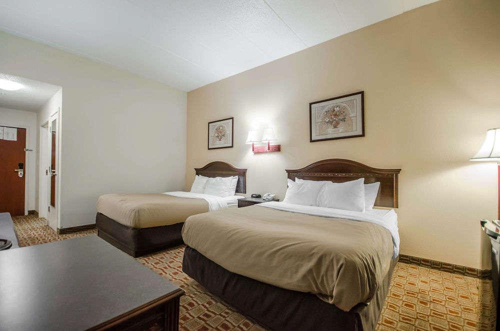 Quality Inn & Suites-Sellersburg Esterno foto