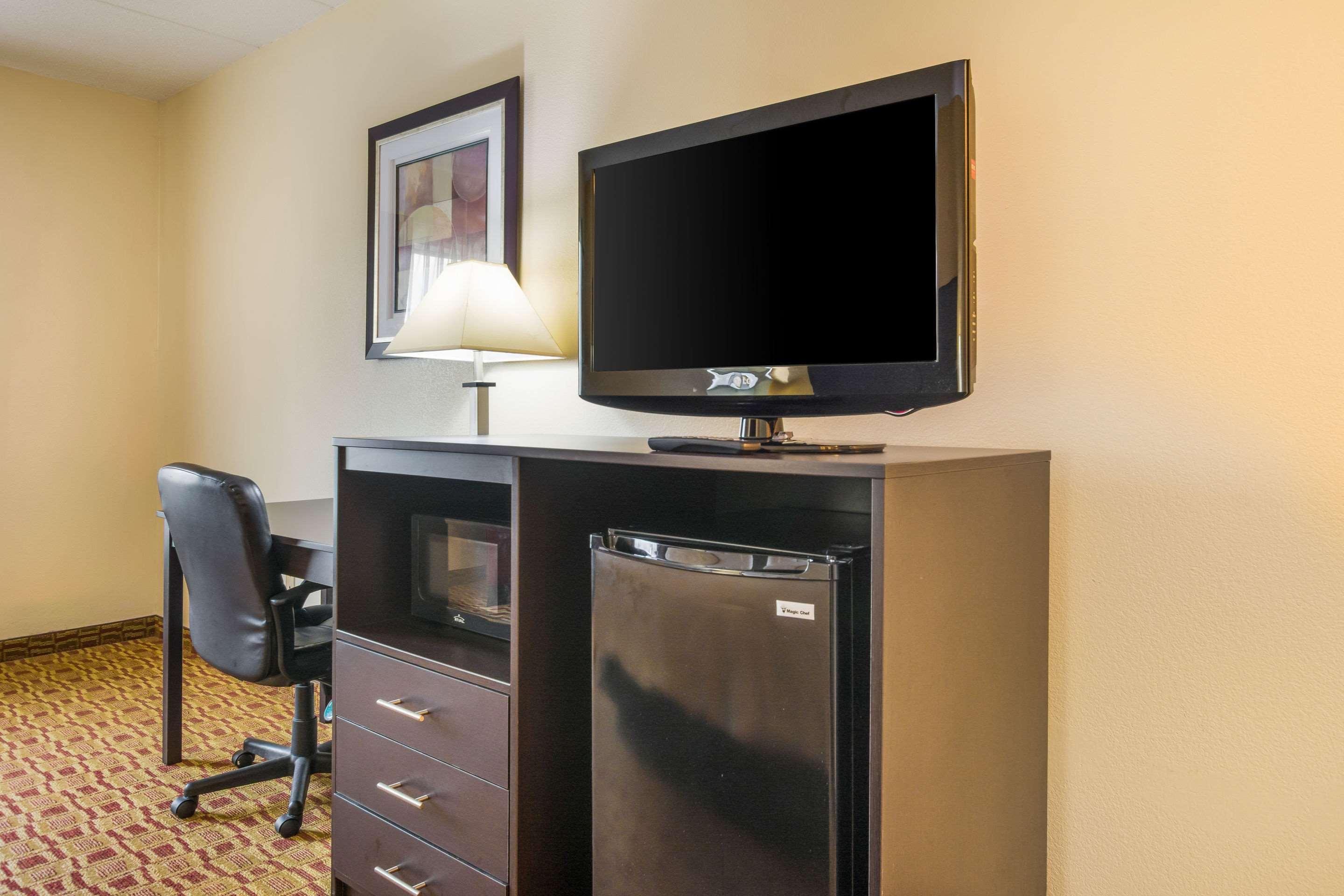 Quality Inn & Suites Sellersburg Esterno foto