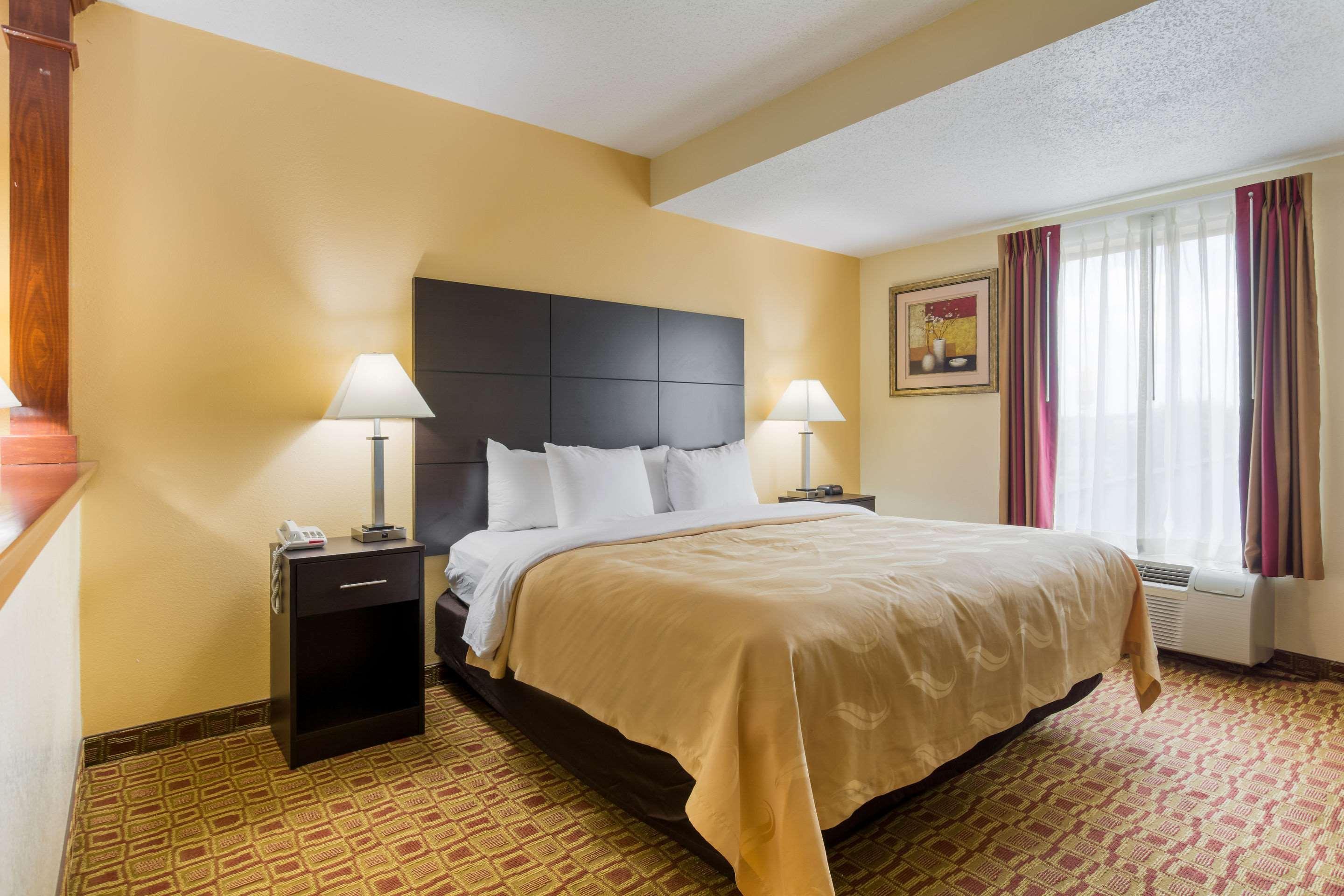 Quality Inn & Suites Sellersburg Esterno foto