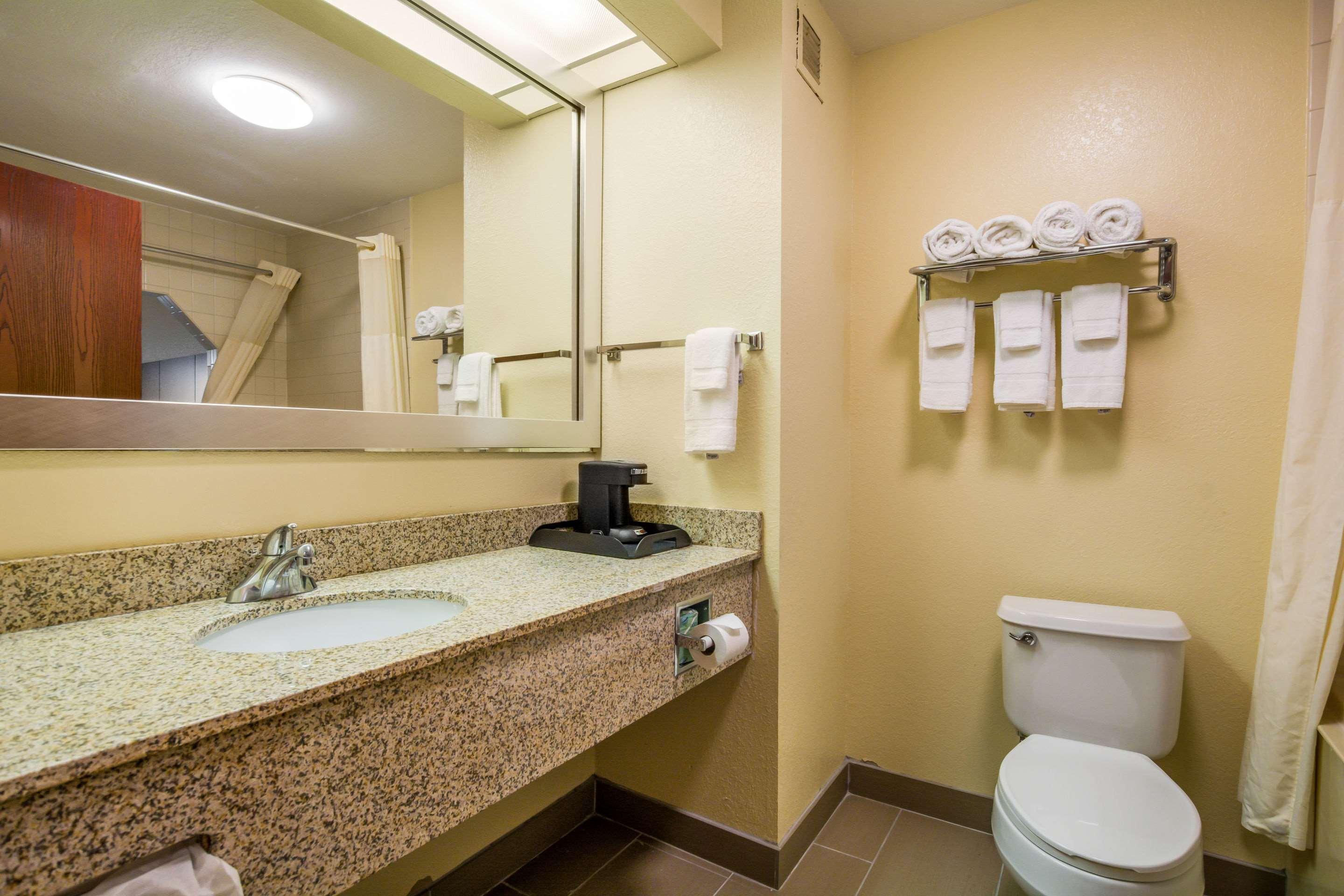 Quality Inn & Suites Sellersburg Esterno foto