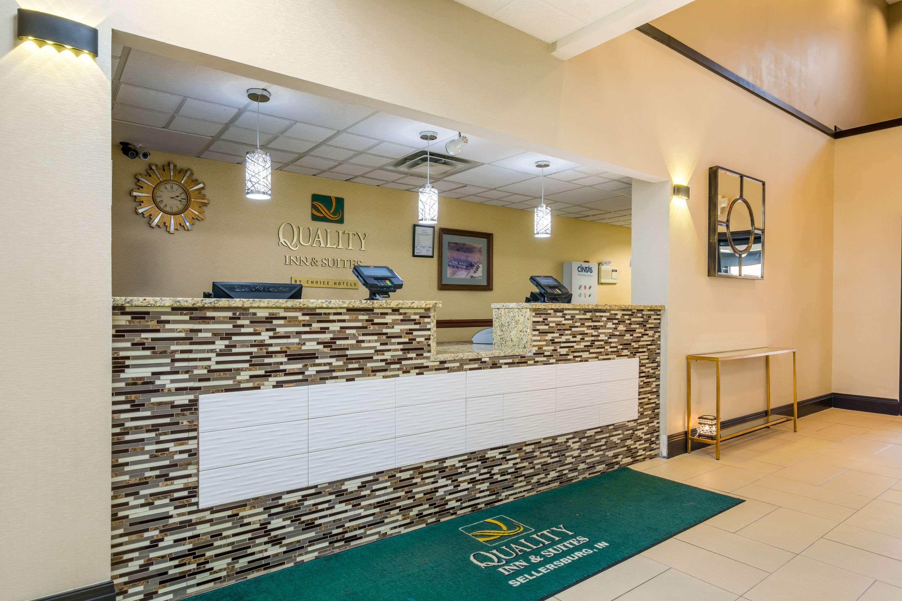 Quality Inn & Suites Sellersburg Esterno foto