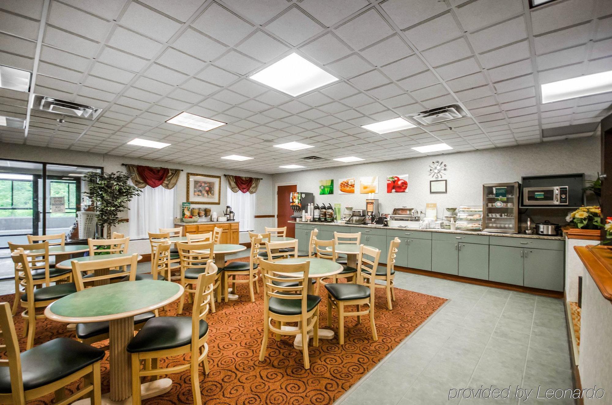 Quality Inn & Suites Sellersburg Esterno foto