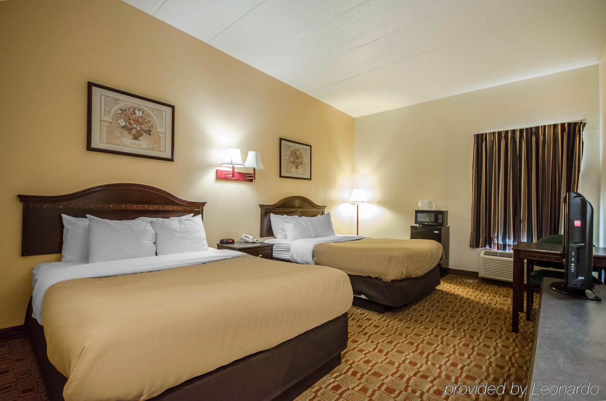 Quality Inn & Suites Sellersburg Esterno foto