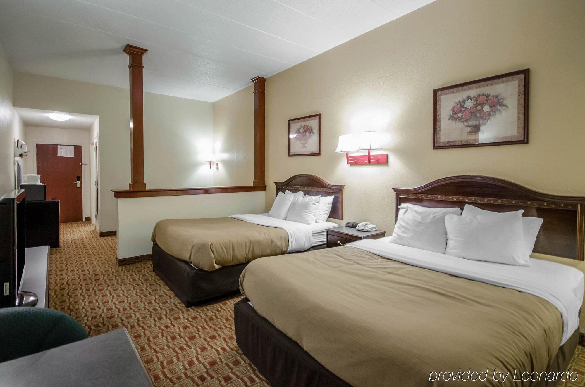 Quality Inn & Suites Sellersburg Esterno foto