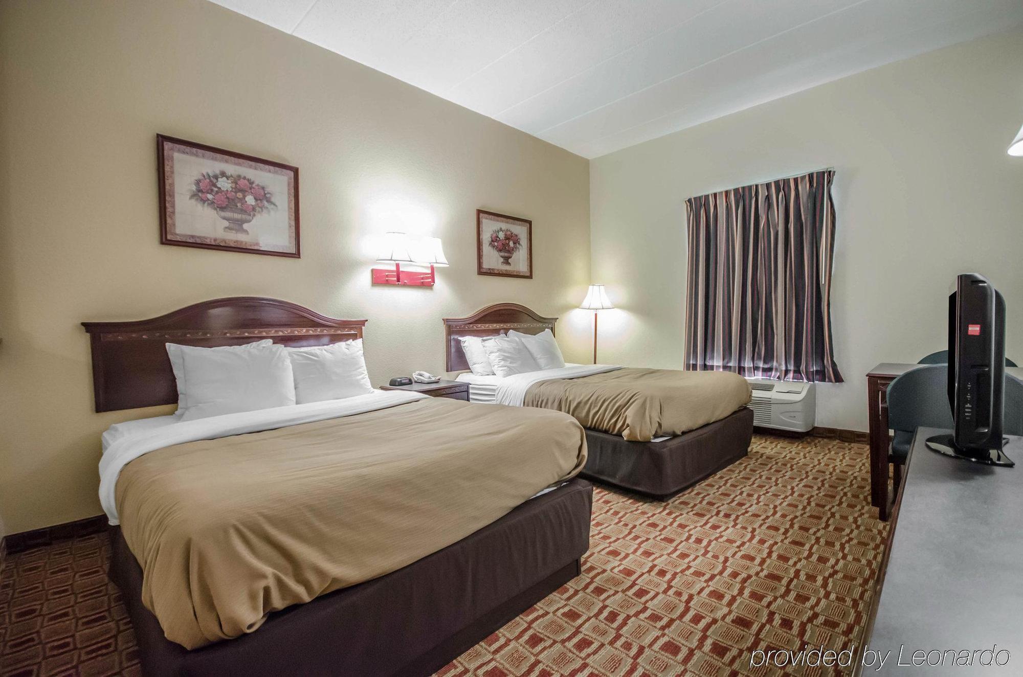 Quality Inn & Suites Sellersburg Esterno foto