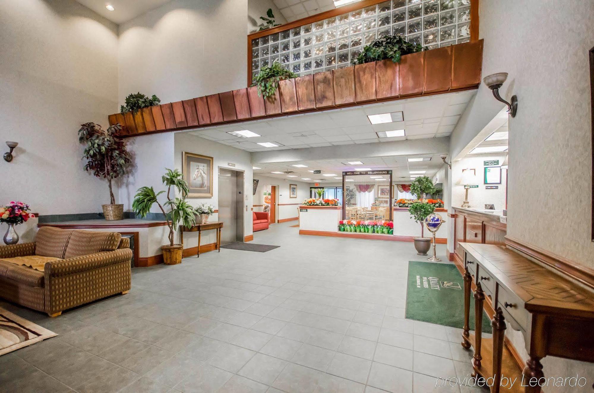 Quality Inn & Suites Sellersburg Esterno foto
